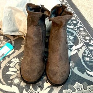 DV8 JLNAH stretch bootie dark gray size 7 New